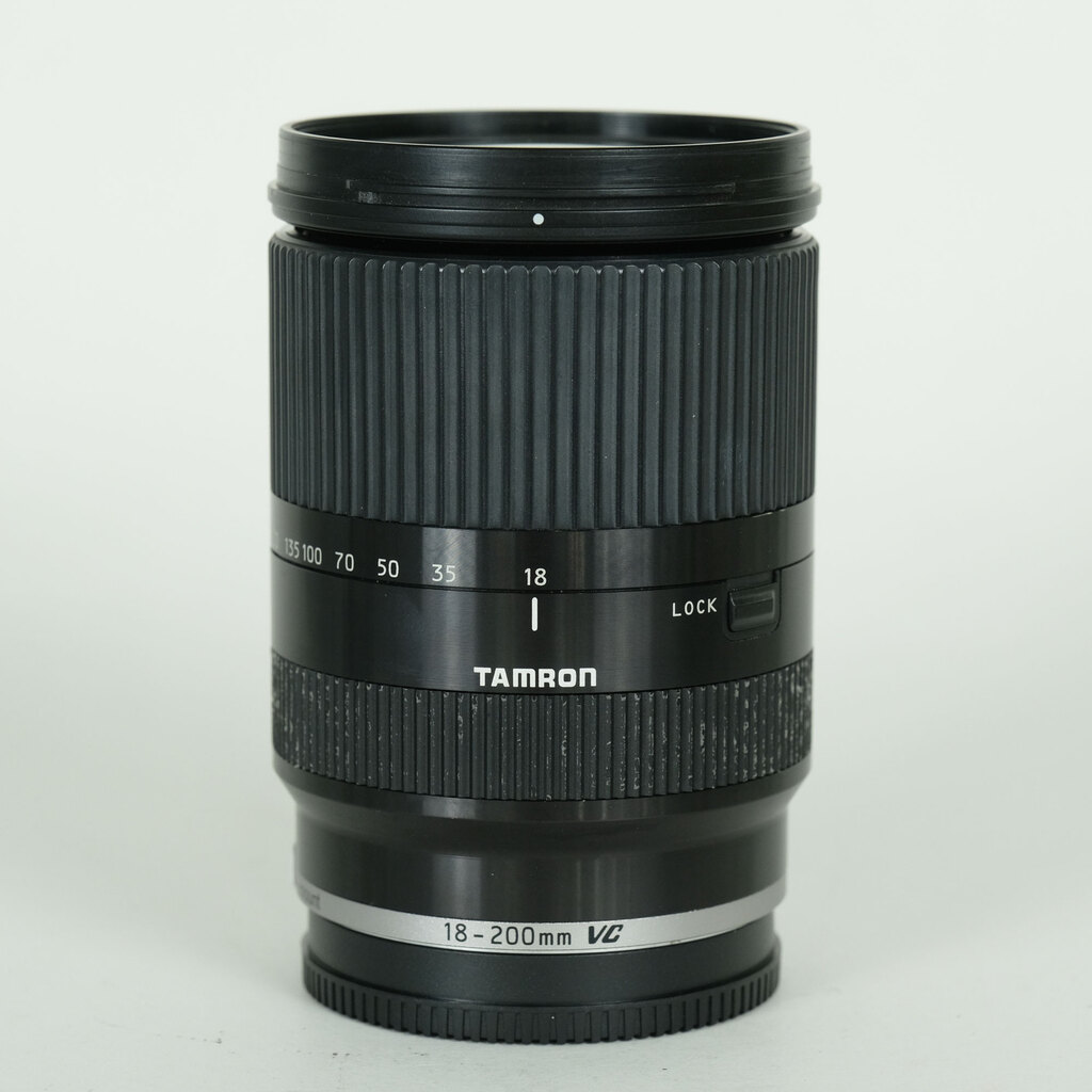 18-200mm F/3.5-6.3 Di III VC (Model B011) ブラック [ソニー用] 中古