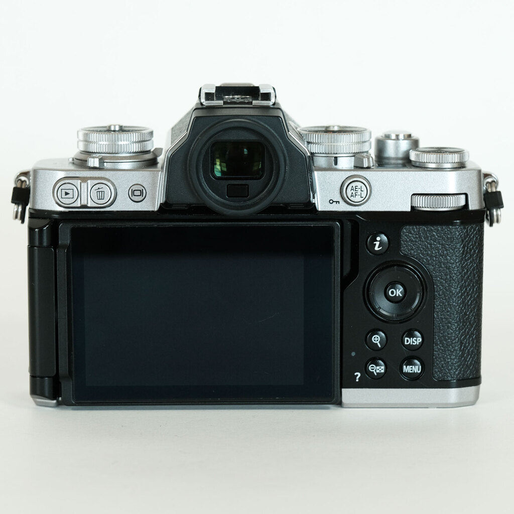 Nikon Z fcの出品 | ONE SCENE（ワンシーン）