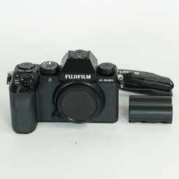 FUJIFILM X-S20