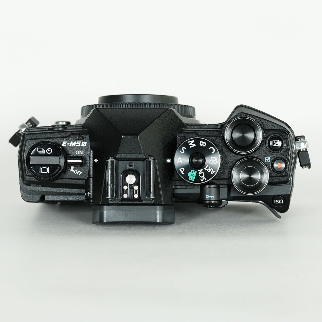 OLYMPUS OM-D E-M5 Mark III