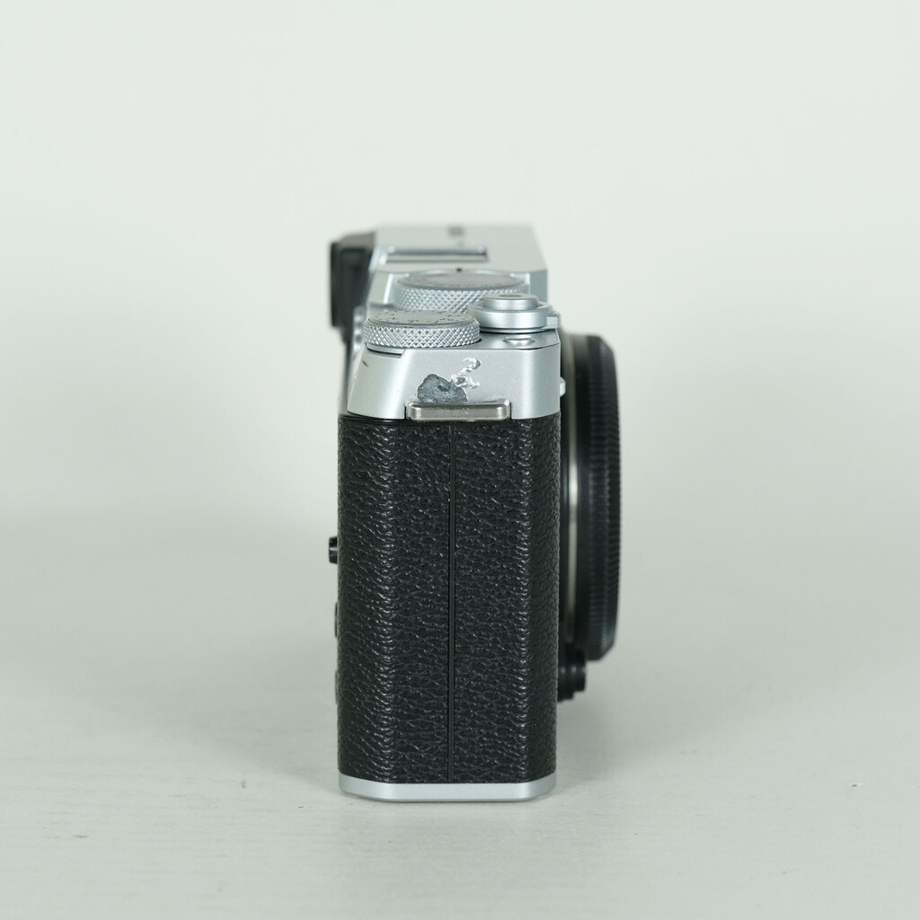 FUJIFILM X-E4 FUJIFILM X-E4
