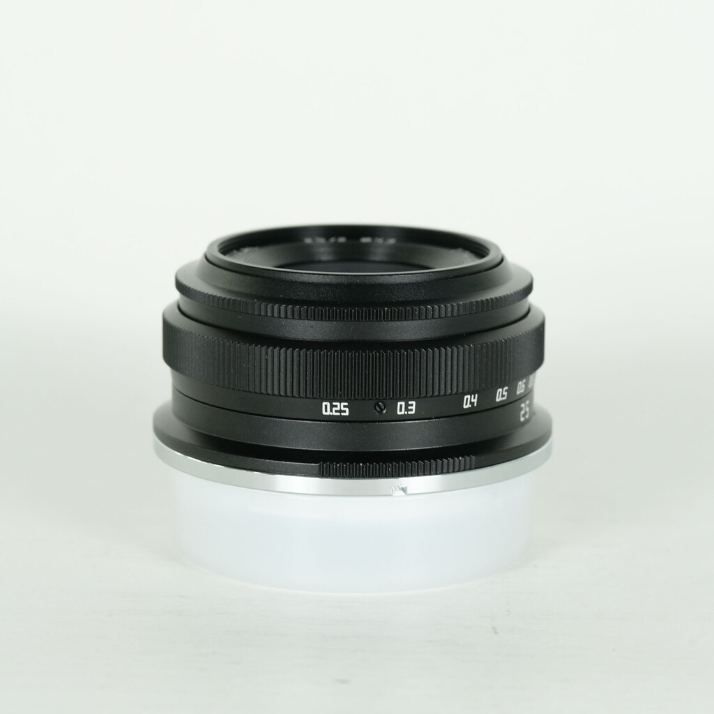 �������w TTArtisan 25mm F2 C (�j�R��Z�p) �u���b�N