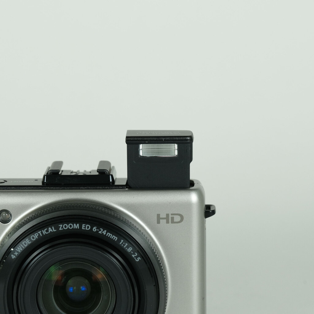 OLYMPUS XZ-1 チタニウムシルバー プレミアムキットの出品 | ONE SCENE