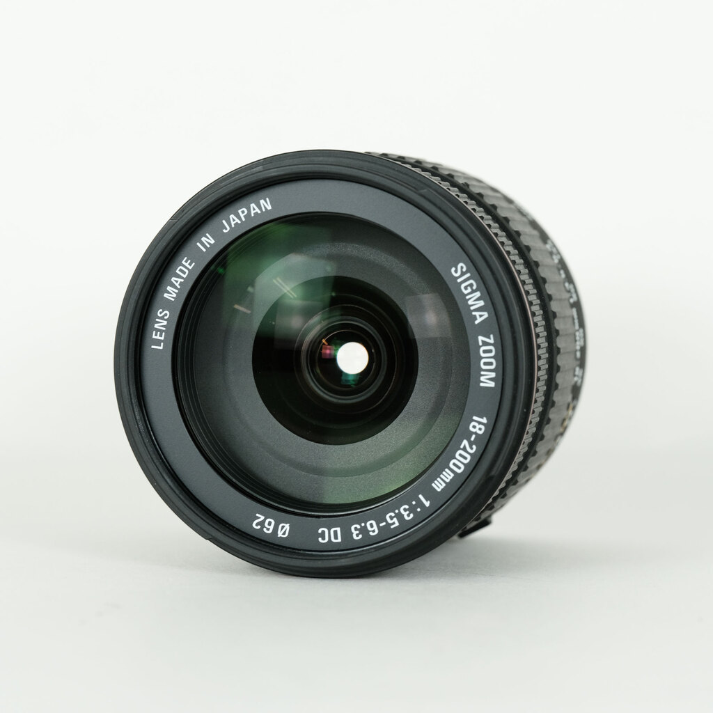 SIGMA 18-200mm F3.5-6.3 DC [キヤノンEF用]