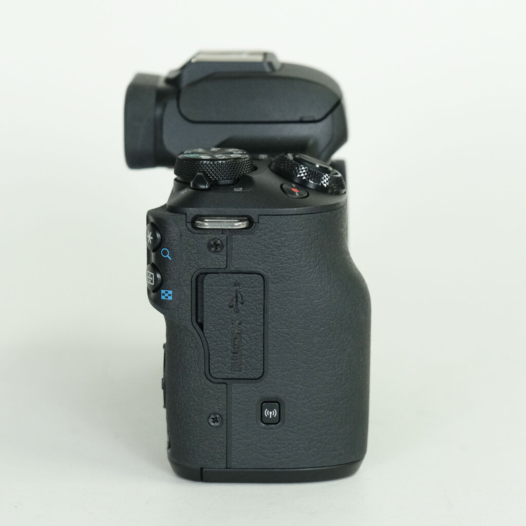 Canon EOS Kiss M Canon EOS Kiss M