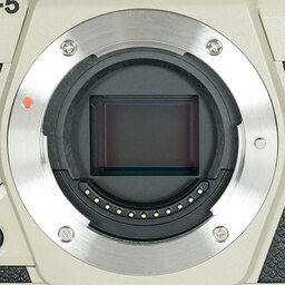 OM SYSTEM OM-5 Mark II ボディ サンドベージュ