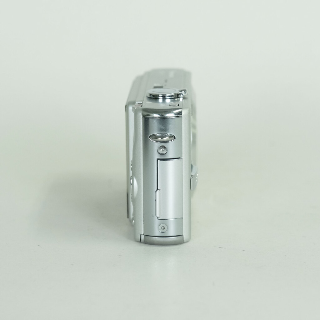 Panasonic DMC-FX7 シルキーシルバーの出品 | ONE SCENE（ワンシーン）