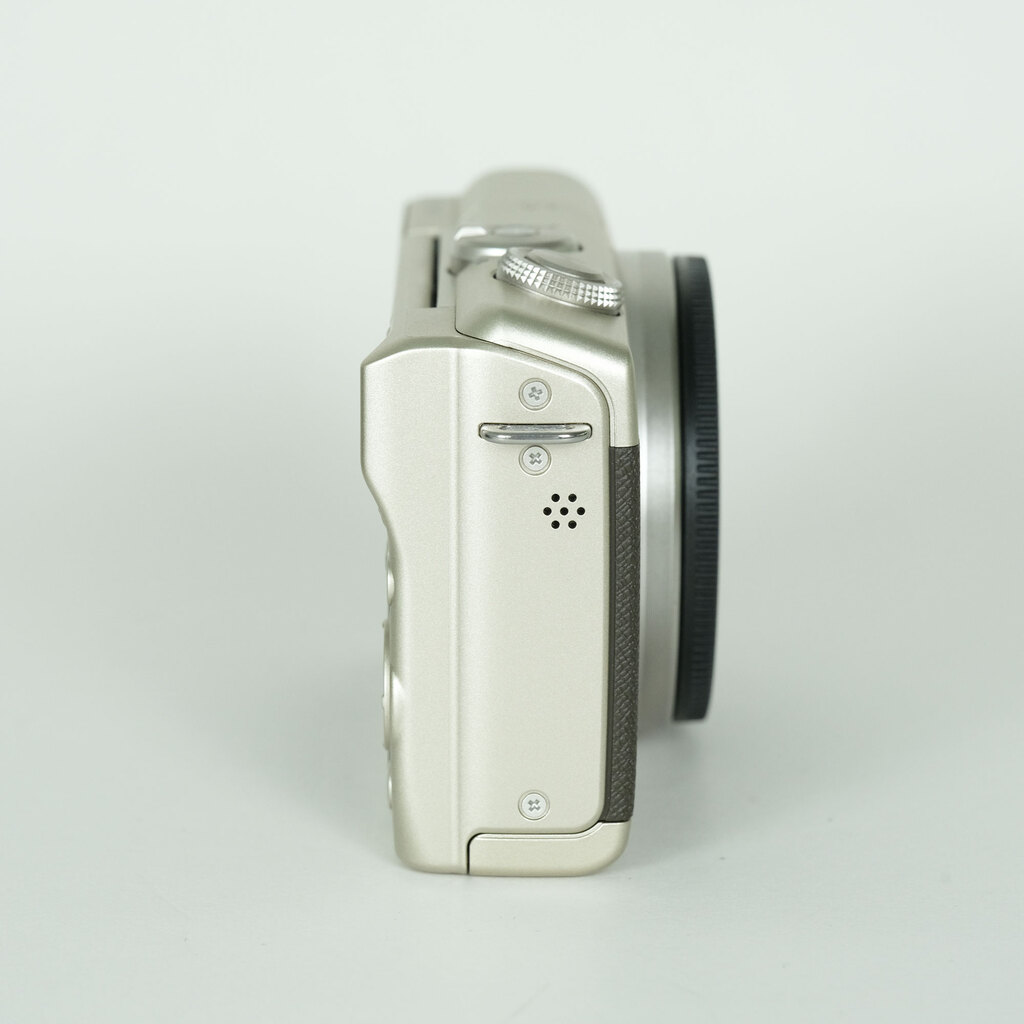 Canon EOS M200 ボディ リミテッドゴールドの出品 | ONE SCENE（ワン