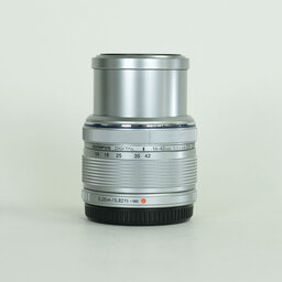 OLYMPUS M.ZUIKO DIGITAL 14-42mm F3.5-5.6IIR シルバー