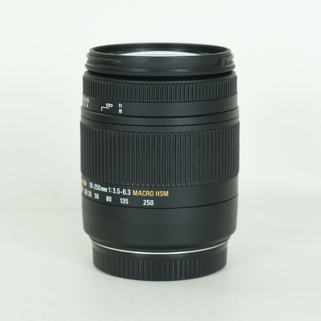 SIGMA 18-250mm F3.5-6.3 DC MACRO OS HSM (キヤノンEF用) SIGMA 18-250mm F3.5-6.3 DC MACRO OS HSM (キヤノンEF用)