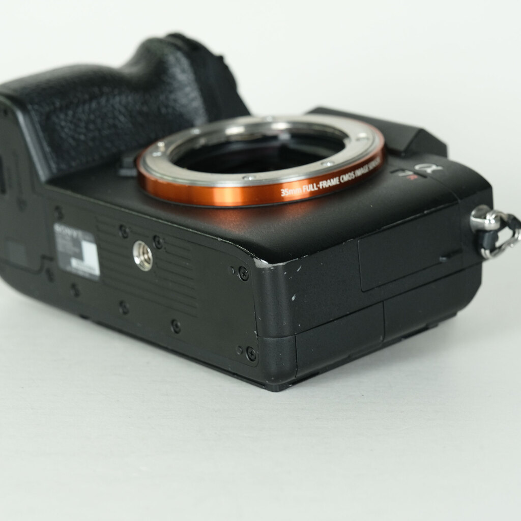 SONY α7R III（ILCE-7RM3）の出品 | ONE SCENE（ワンシーン）