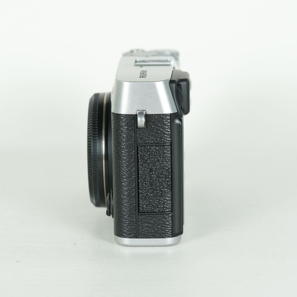 FUJIFILM X-E3 [�{�f�B �V���o�[]
