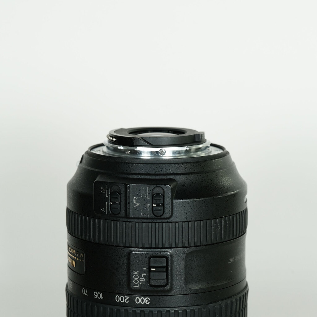 Nikon AF-S DX NIKKOR 18-300mm f/3.5-6.3G ED VR