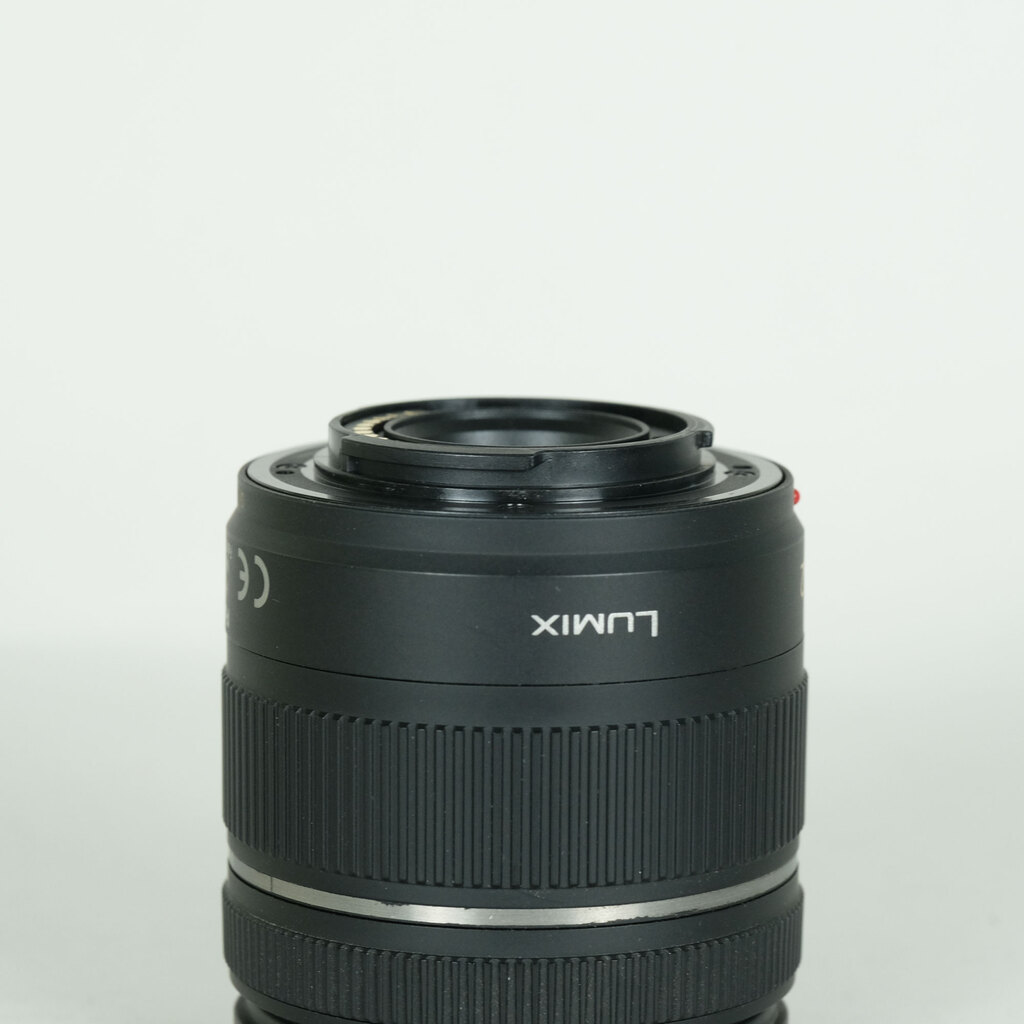 Panasonic LUMIX G 14-42mm F3.5-5.6 ASPH. MEGA O.I.S. H-FS014042の