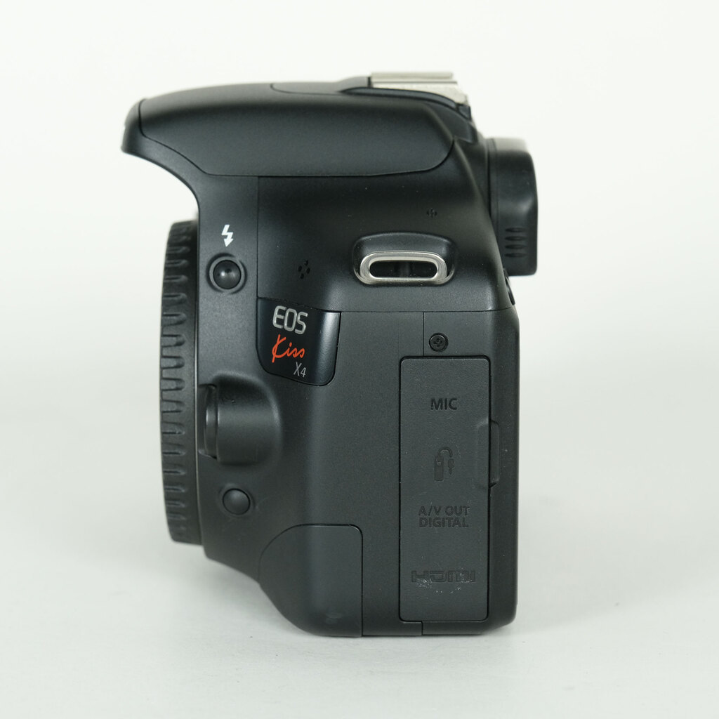 Canon EOS Kiss X4 [�{�f�B]