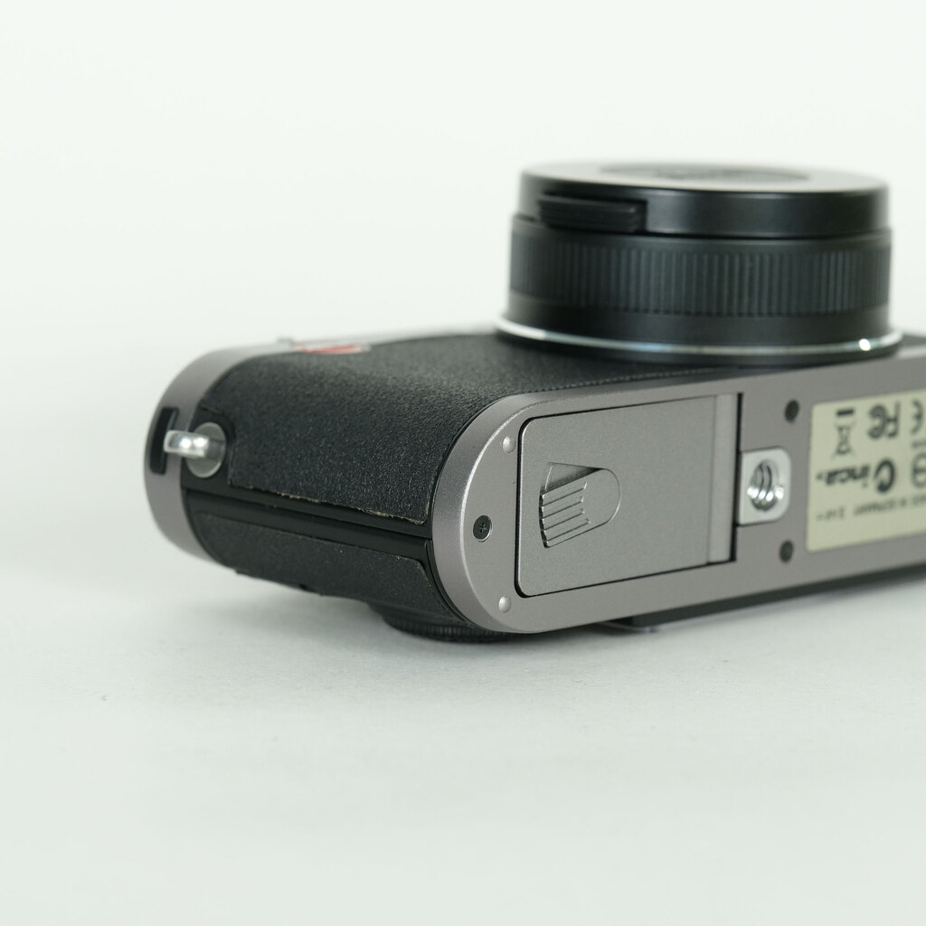 LEICA X1 スチールグレーの出品 | ONE SCENE（ワンシーン）