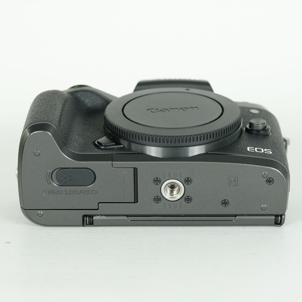 Canon EOS M5