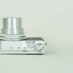 FUJIFILM XQ2 シルバー