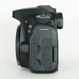 Canon EOS 90D
