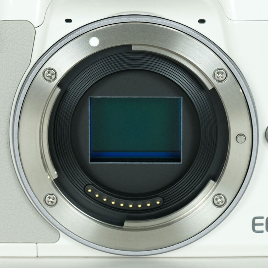 Canon EOS Kiss M Canon EOS Kiss M