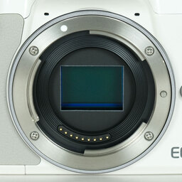 Canon EOS Kiss M Canon EOS Kiss M