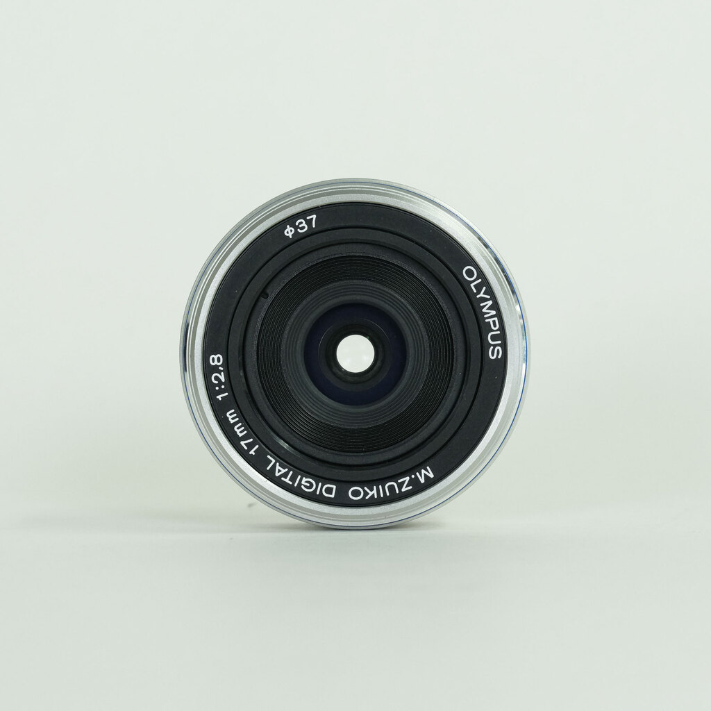 OLYMPUS M.ZUIKO DIGITAL 17mm F2.8 シルバー