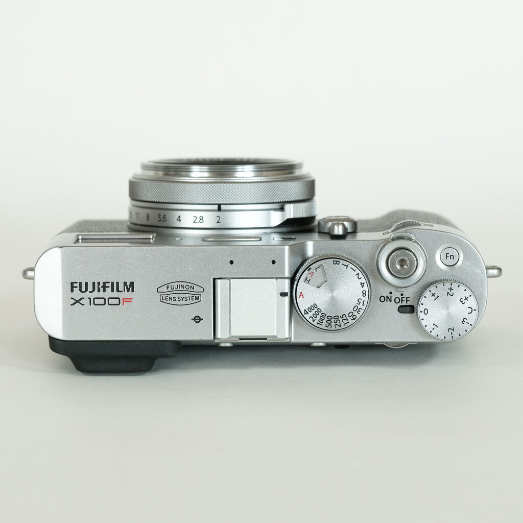 Fujifilm X100F シルバー コンパクトデジタルカメラ X100F コンパクトデジタルカメラ Xシリーズ シルバー 富士フイルム