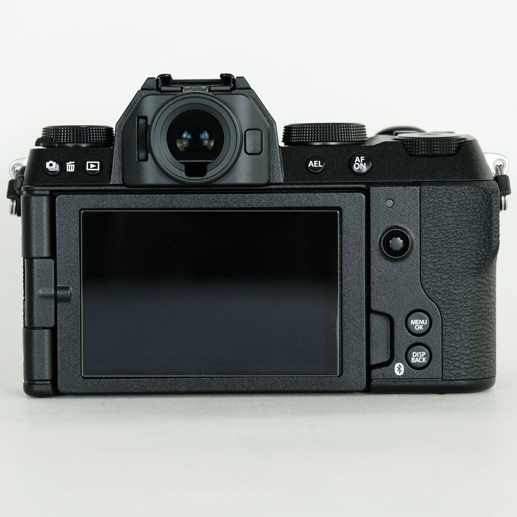 FUJIFILM X-S20