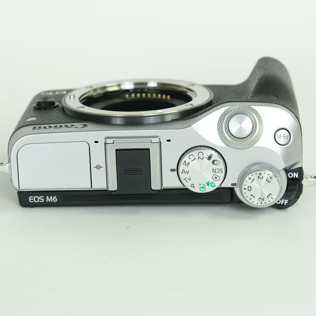 Canon EOS M6