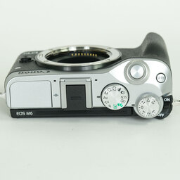 Canon EOS M6