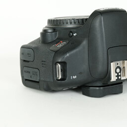 Canon EOS Kiss X8i