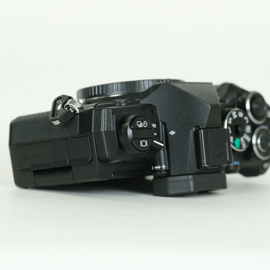 OM SYSTEM OM-5