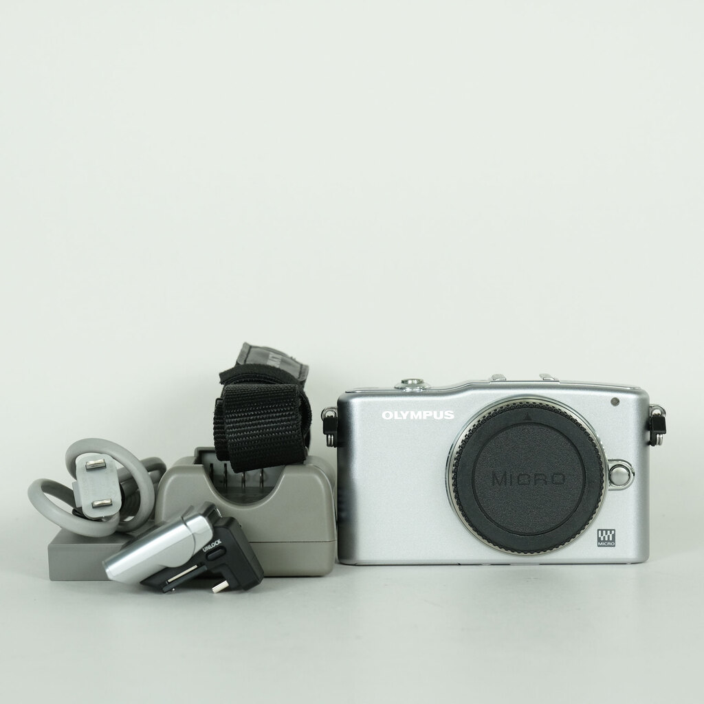 OLYMPUS PEN mini E-PM1 レンズ3本セット 箱付 OLYMPUS PEN mini E-PM1 ボディ シルバーの出品 | ONE SCENE（ワンシーン）