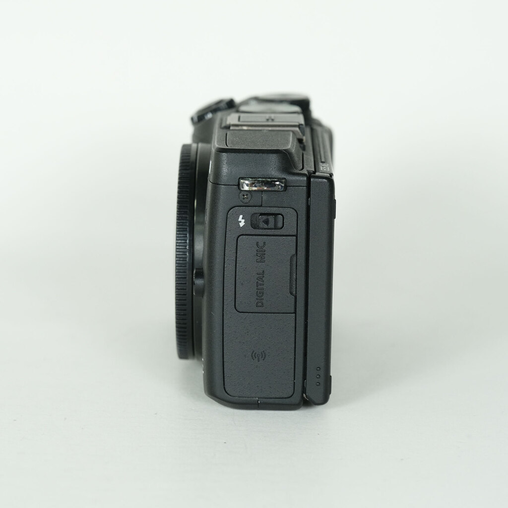 Canon EOS M3 �{�f�B �u���b�N
