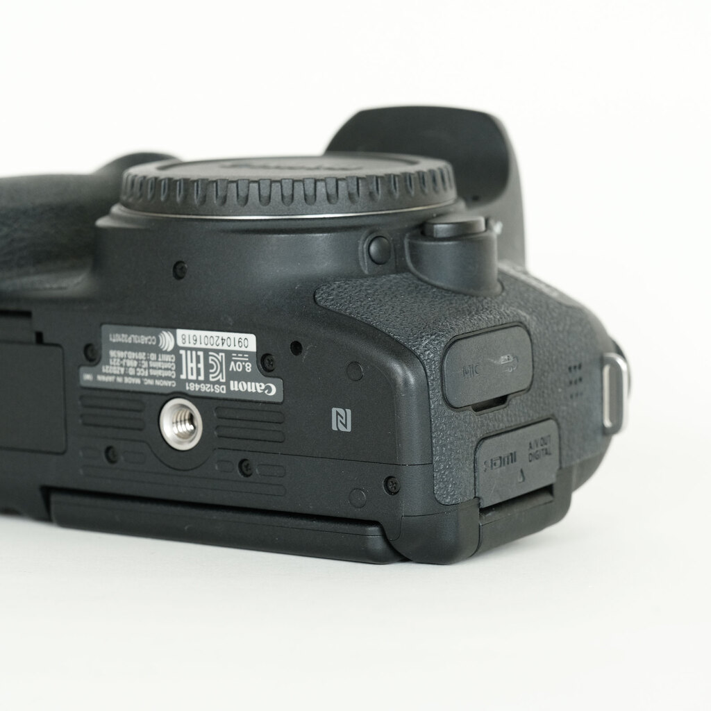 Canon EOS 8000D Canon EOS 8000D