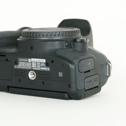 Canon EOS 8000D Canon EOS 8000D