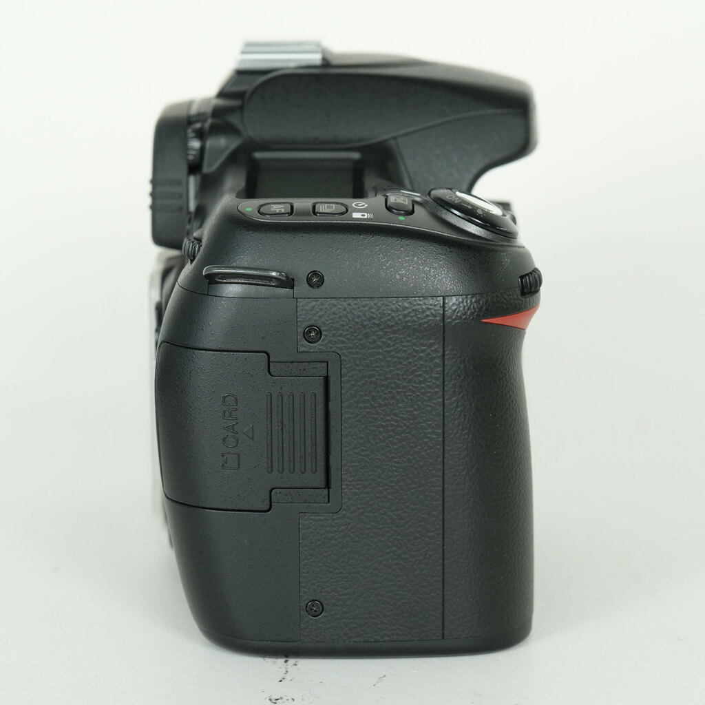 Nikon D80 �{�f�B