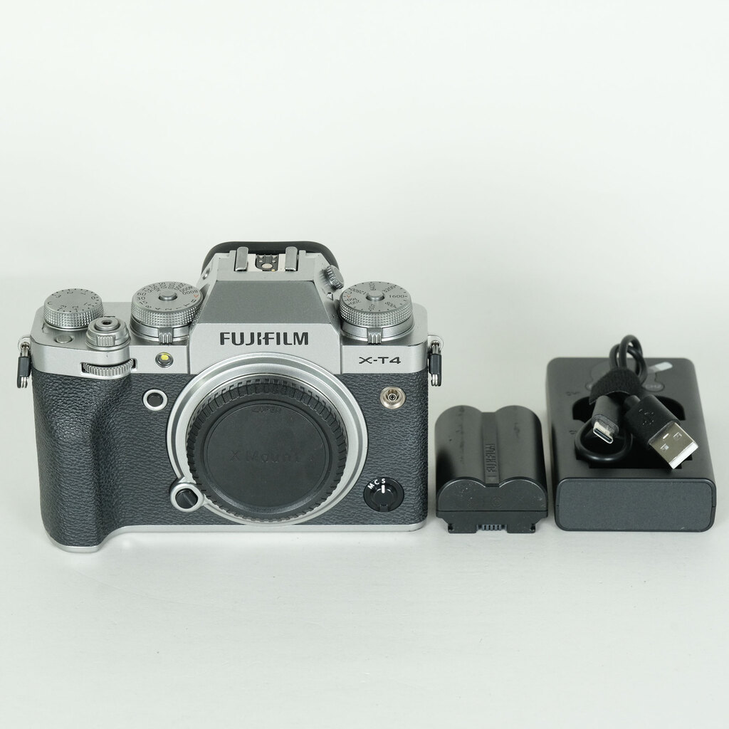 FUJIFILM X-T4 [�{�f�B �V���o�[]