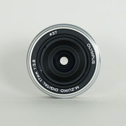 OLYMPUS M.ZUIKO DIGITAL 17mm F2.8 シルバー OLYMPUS M.ZUIKO DIGITAL 17mm F2.8 シルバー