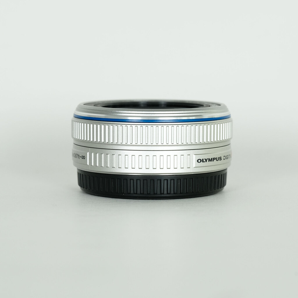 OLYMPUS M.ZUIKO DIGITAL 17mm F2.8 シルバー