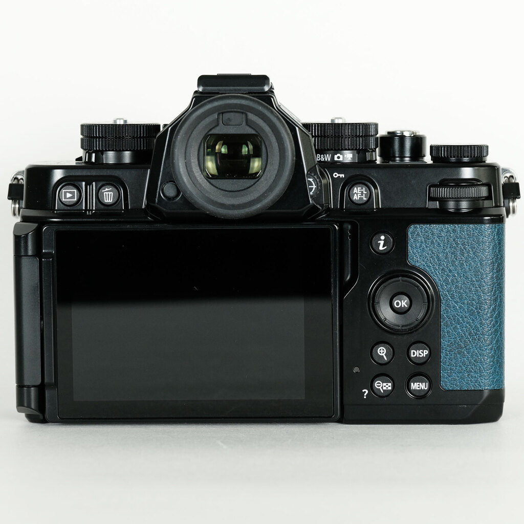 Nikon Z f プレミアムエクステリア張替済み   ［プレミアムエクステリア張替キャンペーン・皮革換装品］