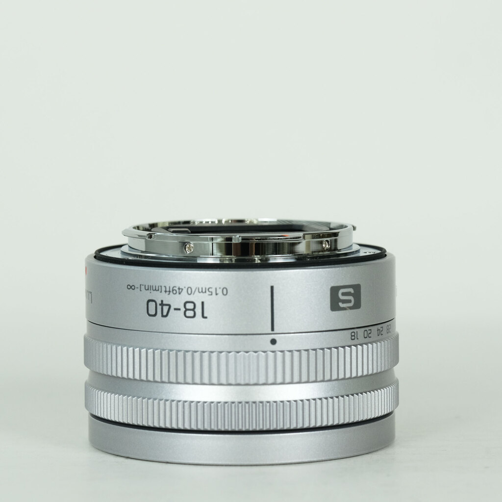 美品 LUMIX S 18-40mm シルバー Panasonic LUMIX S 18-40mm F4.5-6.3の出品 | ONE SCENE（ワンシーン）