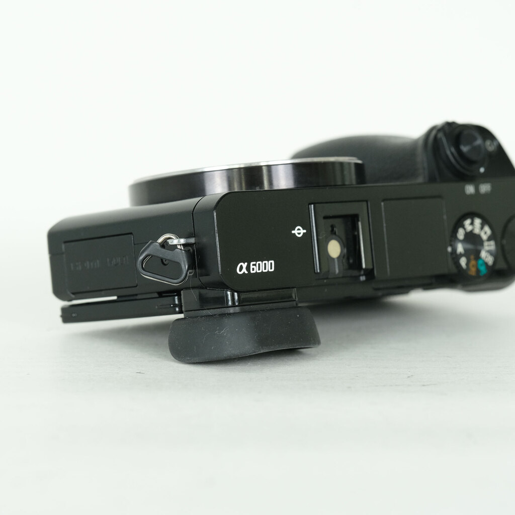 SONY α6000（ILCE-6000）の出品 | ONE SCENE（ワンシーン）