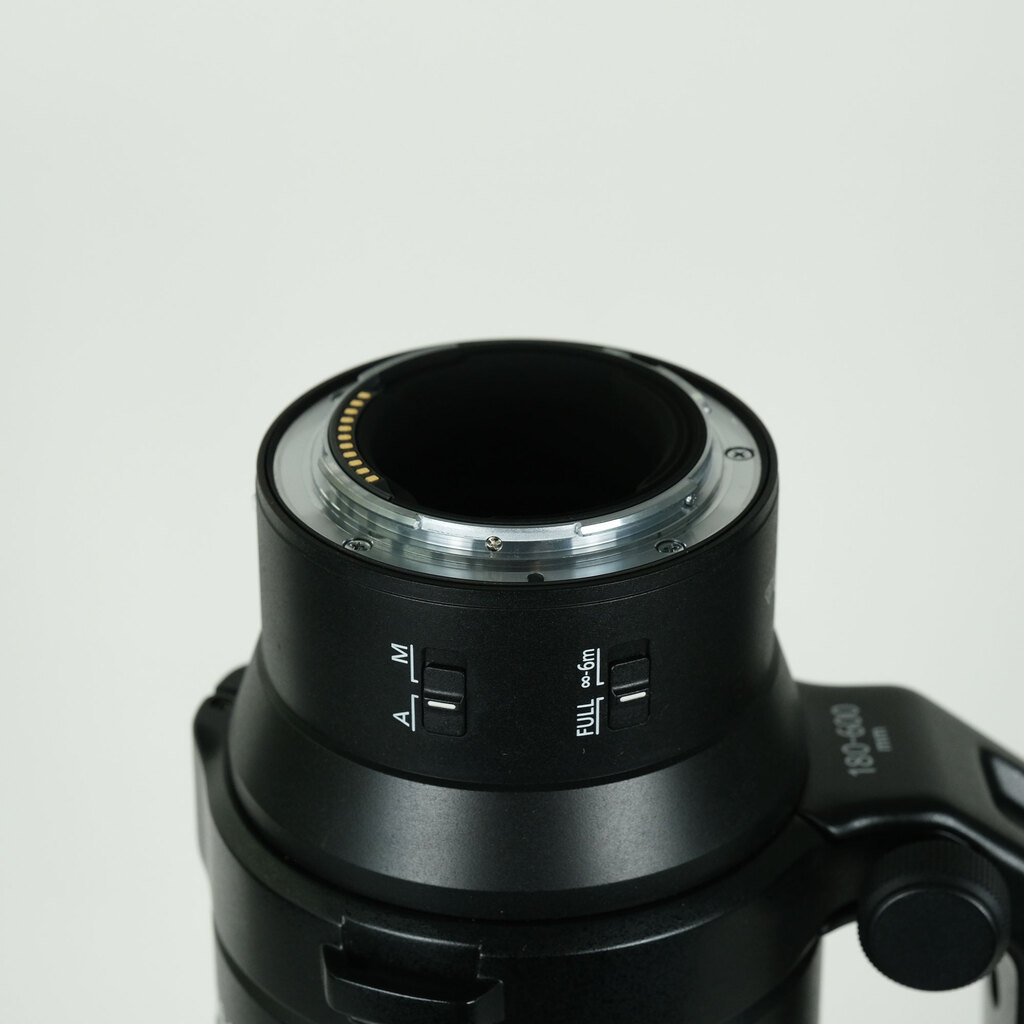 Nikon NIKKOR Z 180-600mm f/5.6-6.3 VR Nikon NIKKOR Z 180-600mm f/5.6-6.3 VR