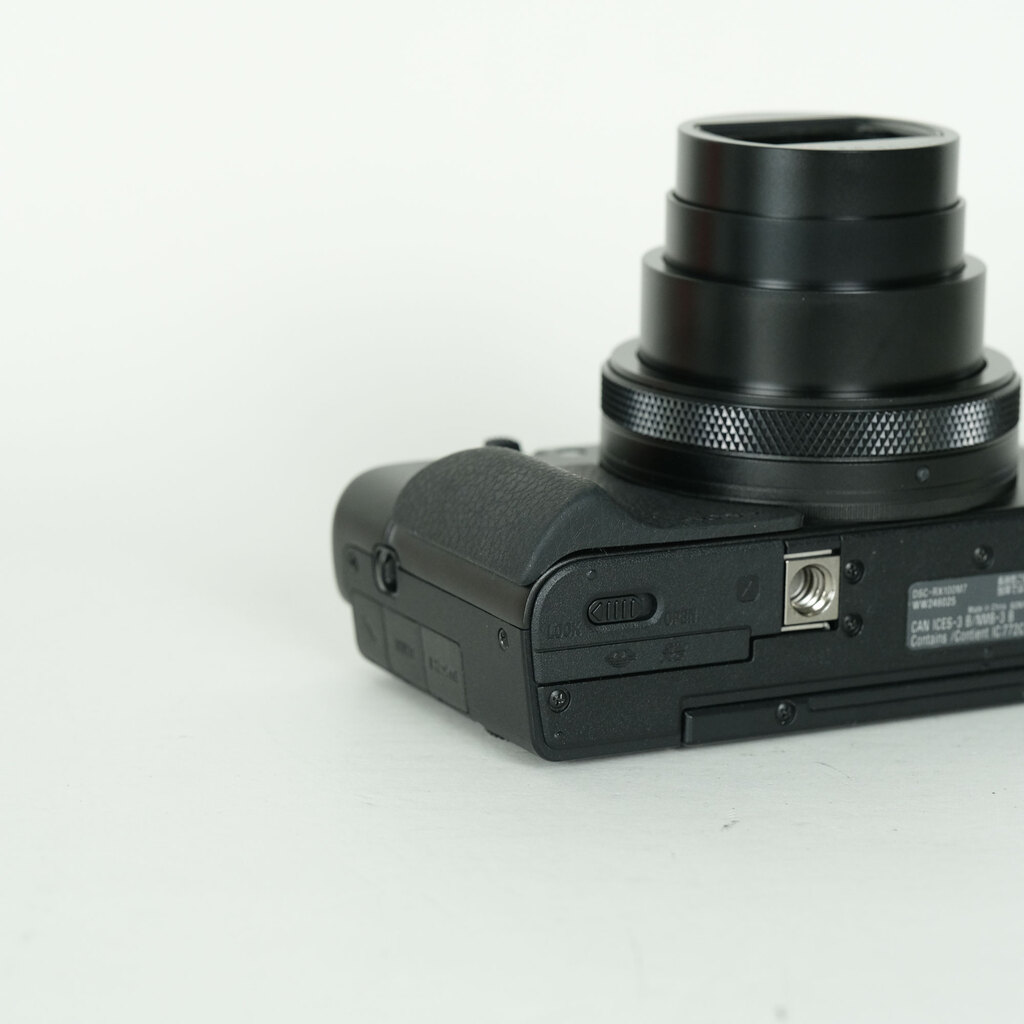 SONY Cyber-shot DSC-RX100M7