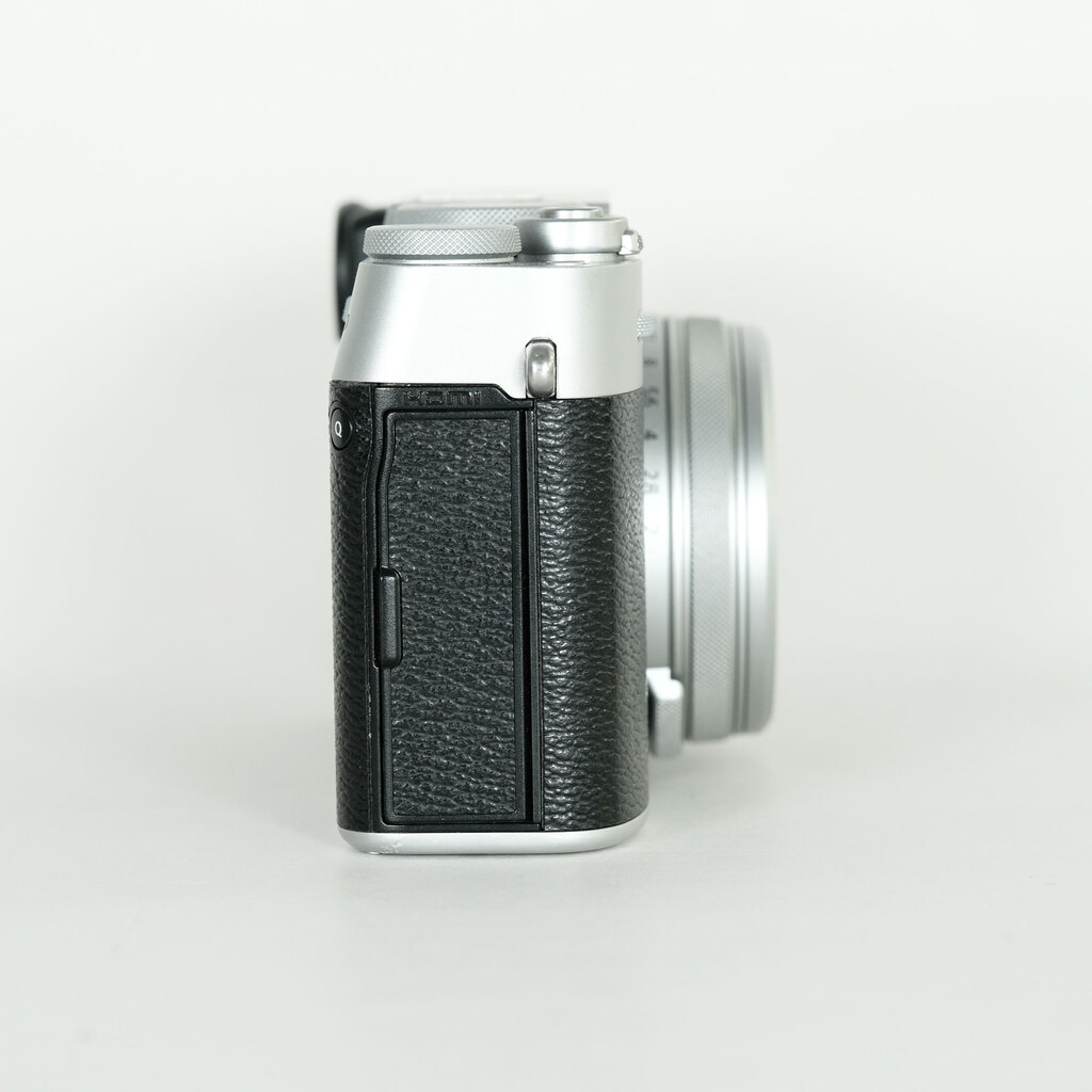 FUJIFILM X100V シルバーの出品 | ONE SCENE（ワンシーン）
