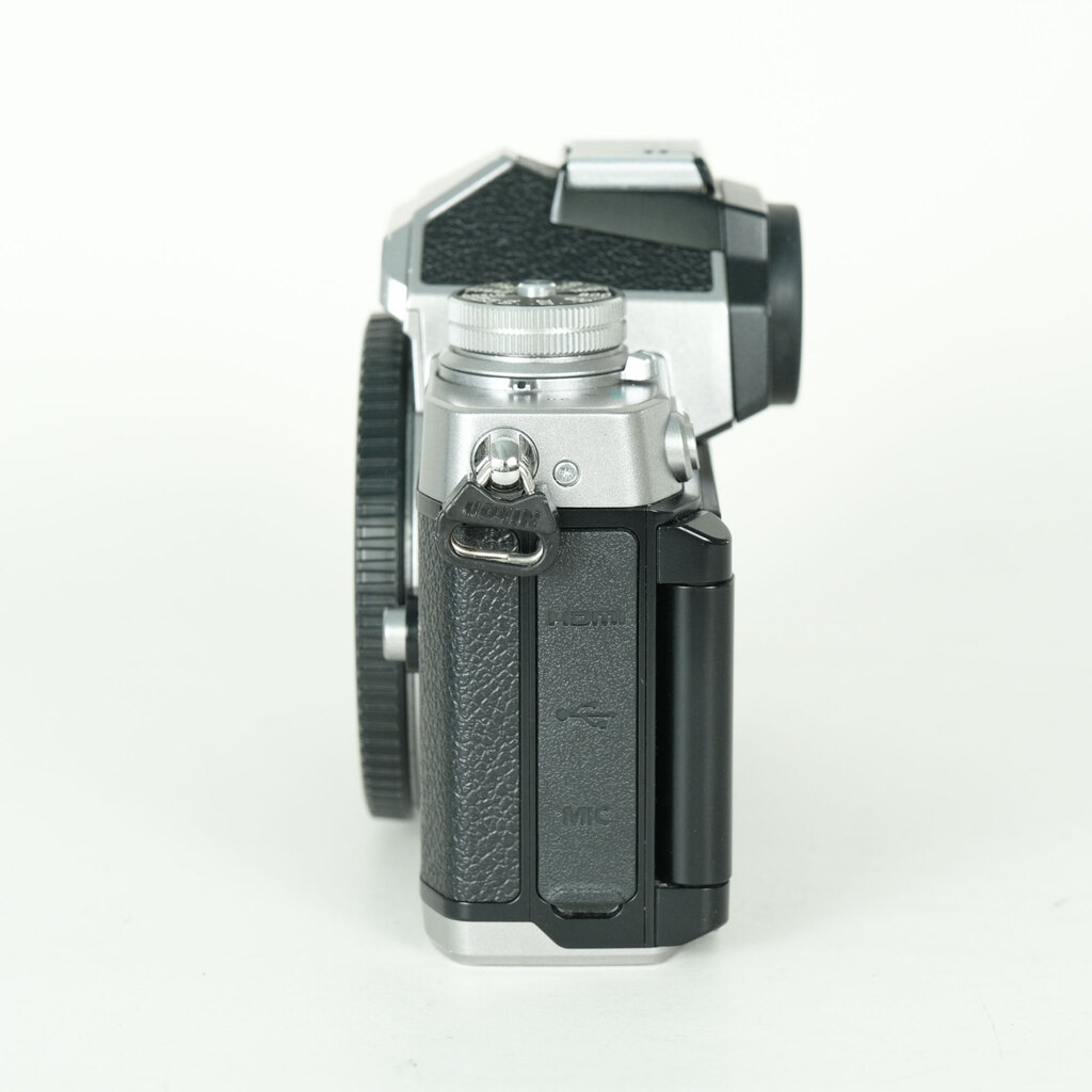 Nikon Z fc [�{�f�B �V���o�[]