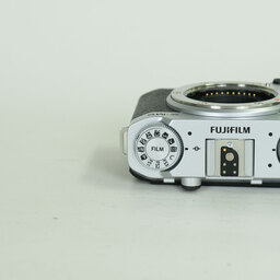FUJIFILM X-M5
