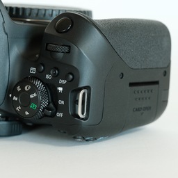 Canon EOS Kiss X10i