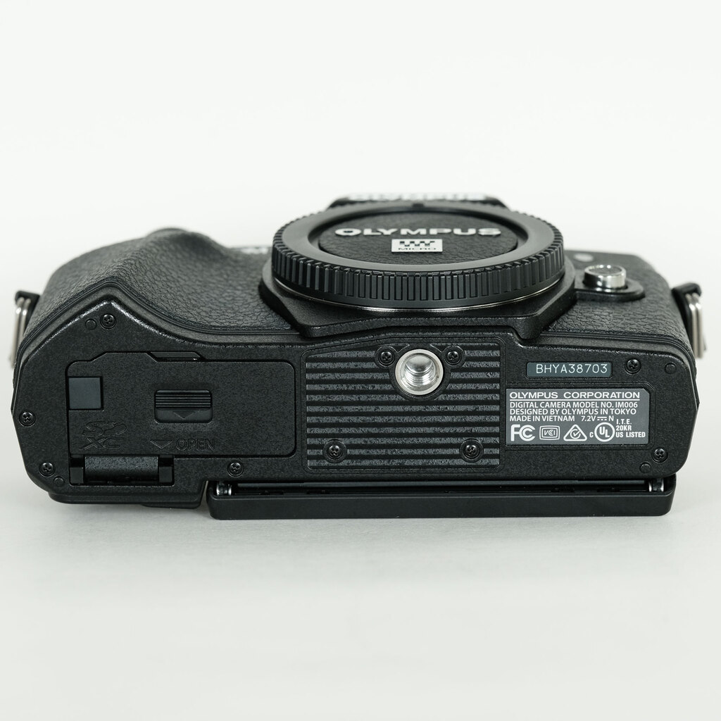 OLYMPUS OM-D E-M10 Mark III